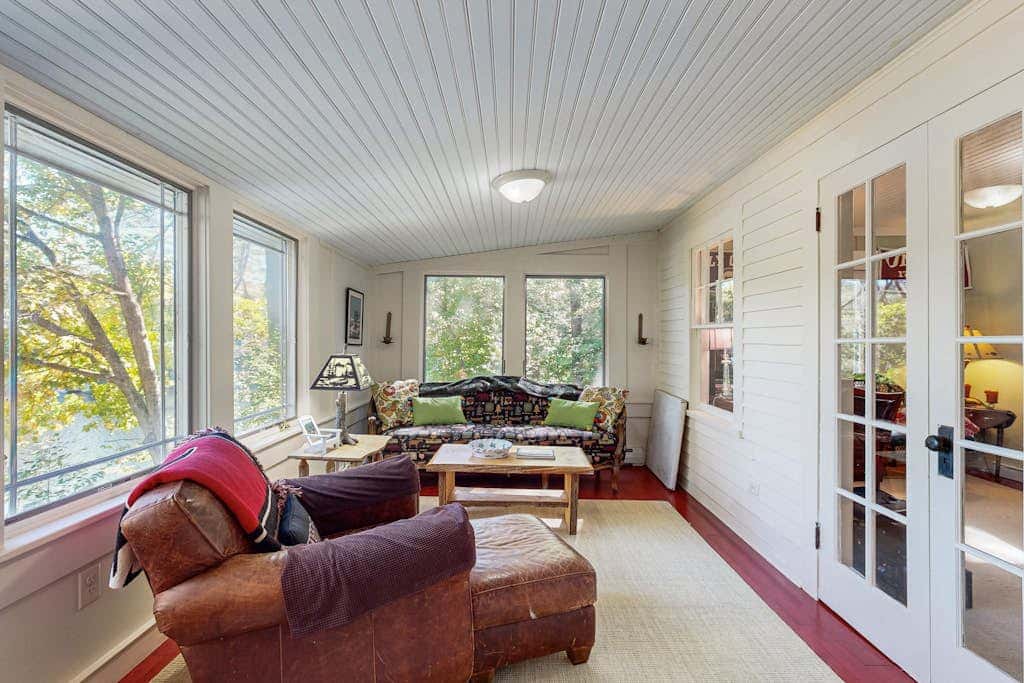 Lakeside Elegance - For a wonderful lakeside fishing getaway