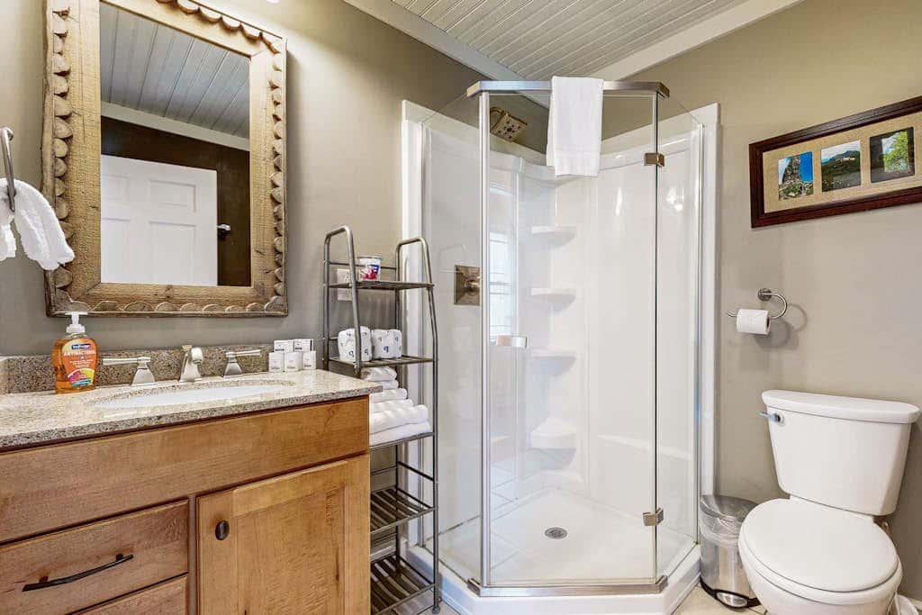 Lakeside Elegance - For a wonderful lakeside fishing getaway