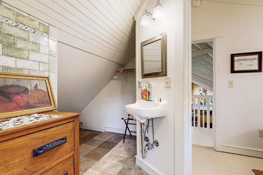 Lakeside Elegance - For a wonderful lakeside fishing getaway