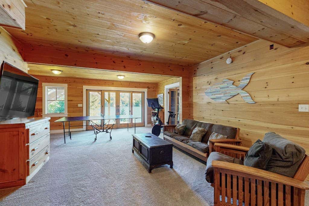 Lakeside Elegance - For a wonderful lakeside fishing getaway