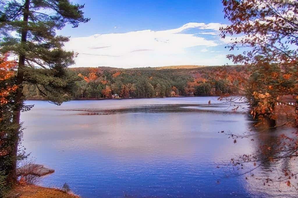Lakeside Elegance - For a wonderful lakeside fishing getaway
