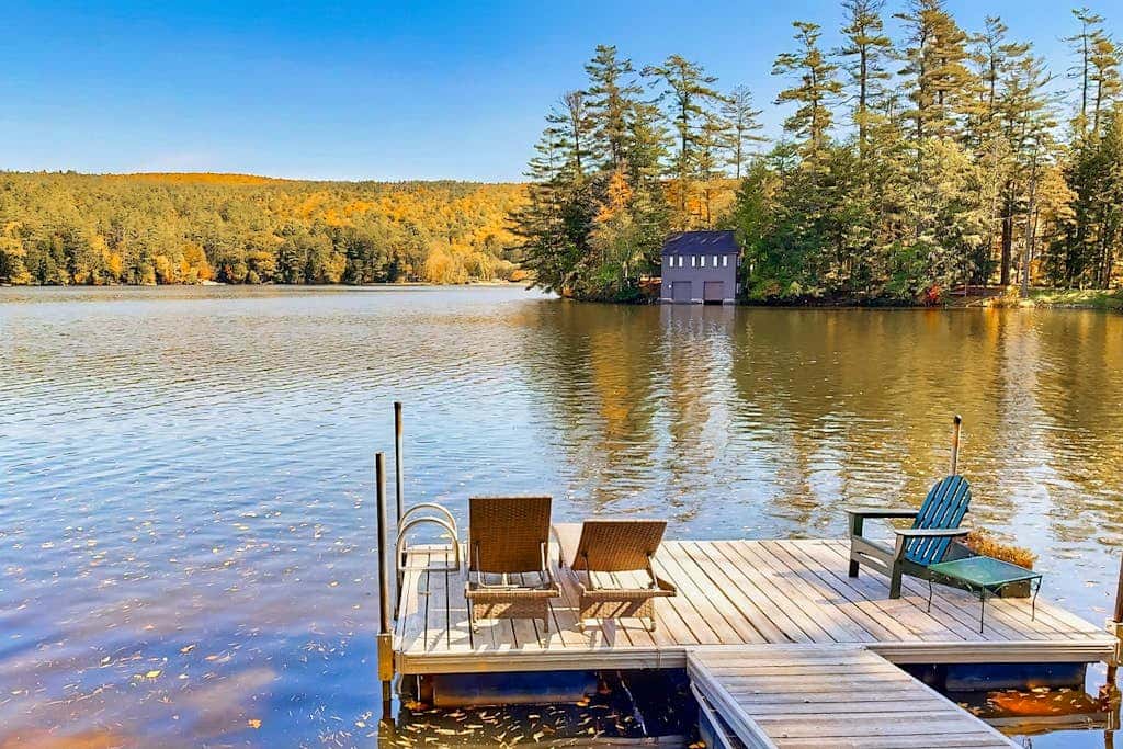 Lakeside Elegance - For a wonderful lakeside fishing getaway