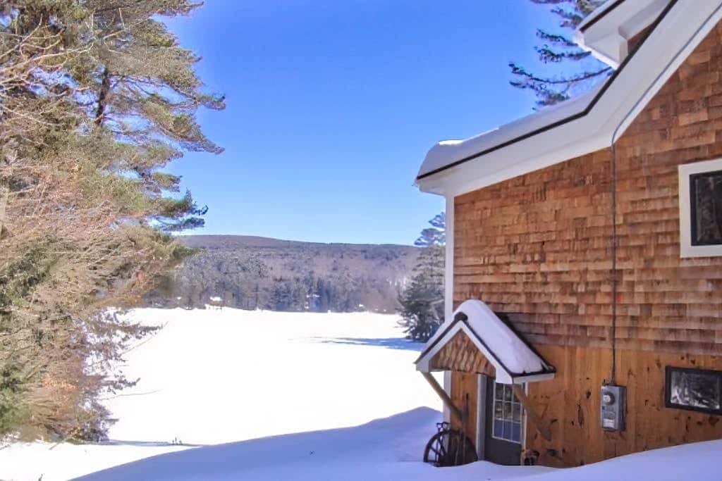 Lakeside Elegance - For a wonderful lakeside fishing getaway