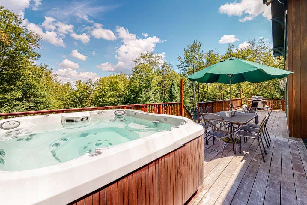 Mountain-view house with hot tub, AC & amazing views, near Okemo Resort & skiing