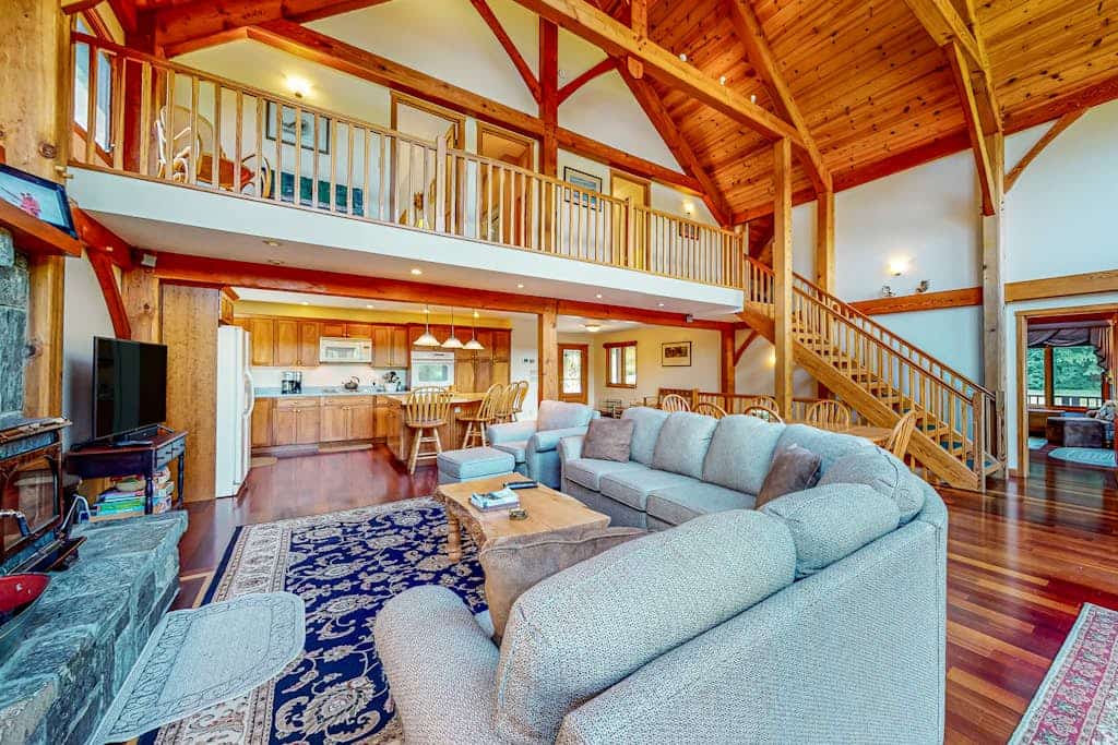 Mountain-view house with hot tub, AC & amazing views, near Okemo Resort & skiing