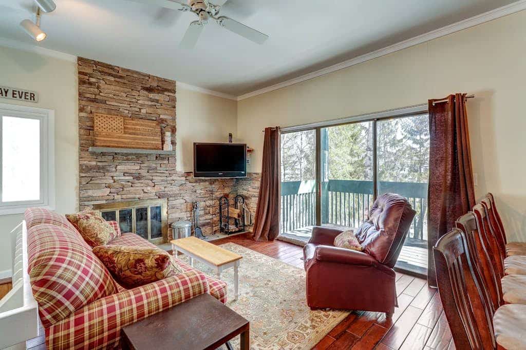 Renovated condo w/ shared tennis - walk to trail