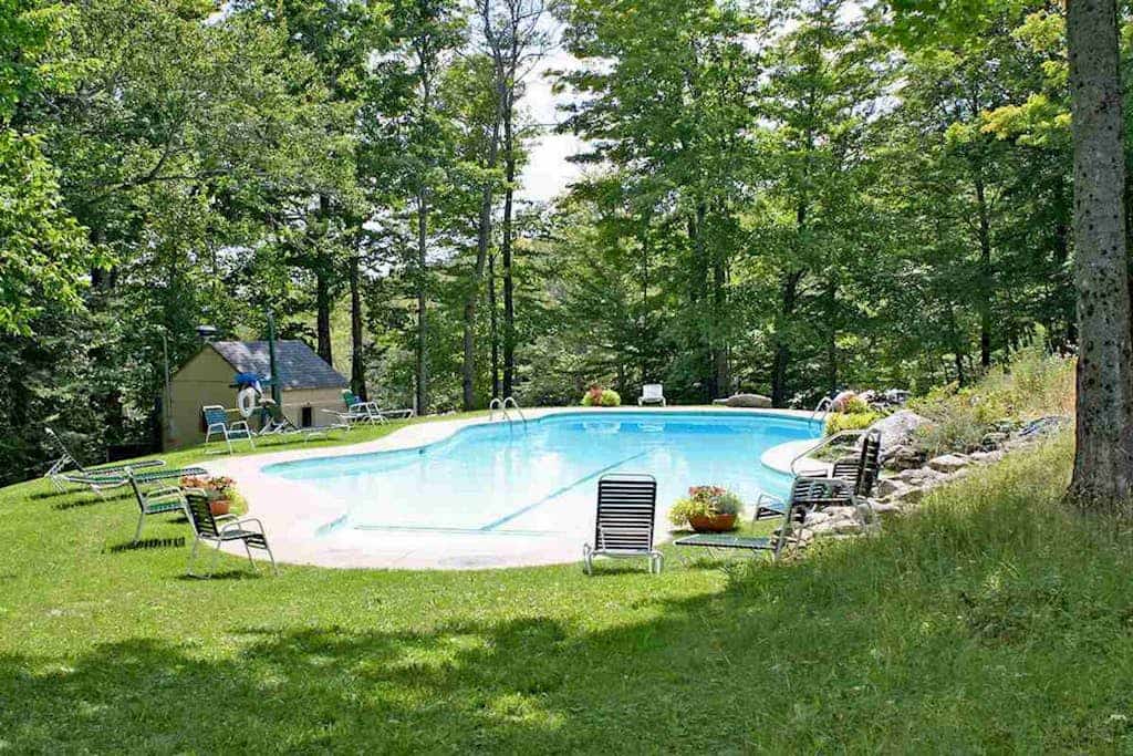 Renovated condo w/ shared tennis - walk to trail