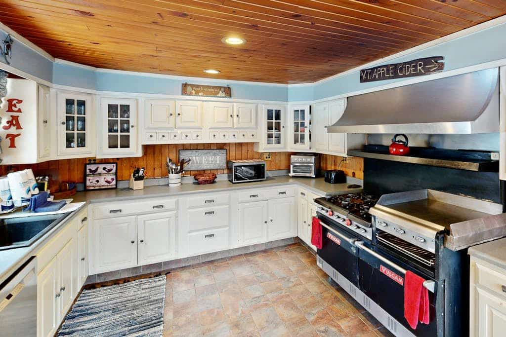 500 acre historic property w/private fishing lake, skiing + all-season fun