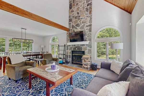 Peaceful mountain home near skiing, hiking, mtn biking & more