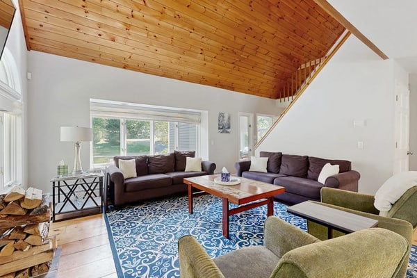 Peaceful mountain home near skiing, hiking, mtn biking & more