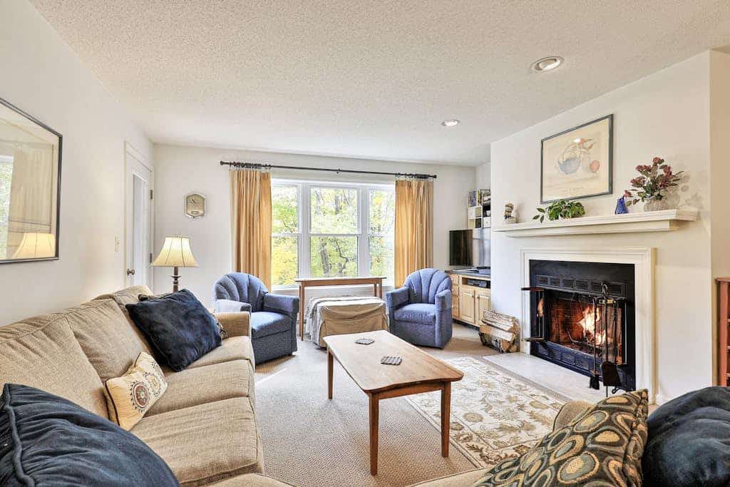 Inviting condo with a fireplace, hot tubs, pool, tennis & washer/dryer