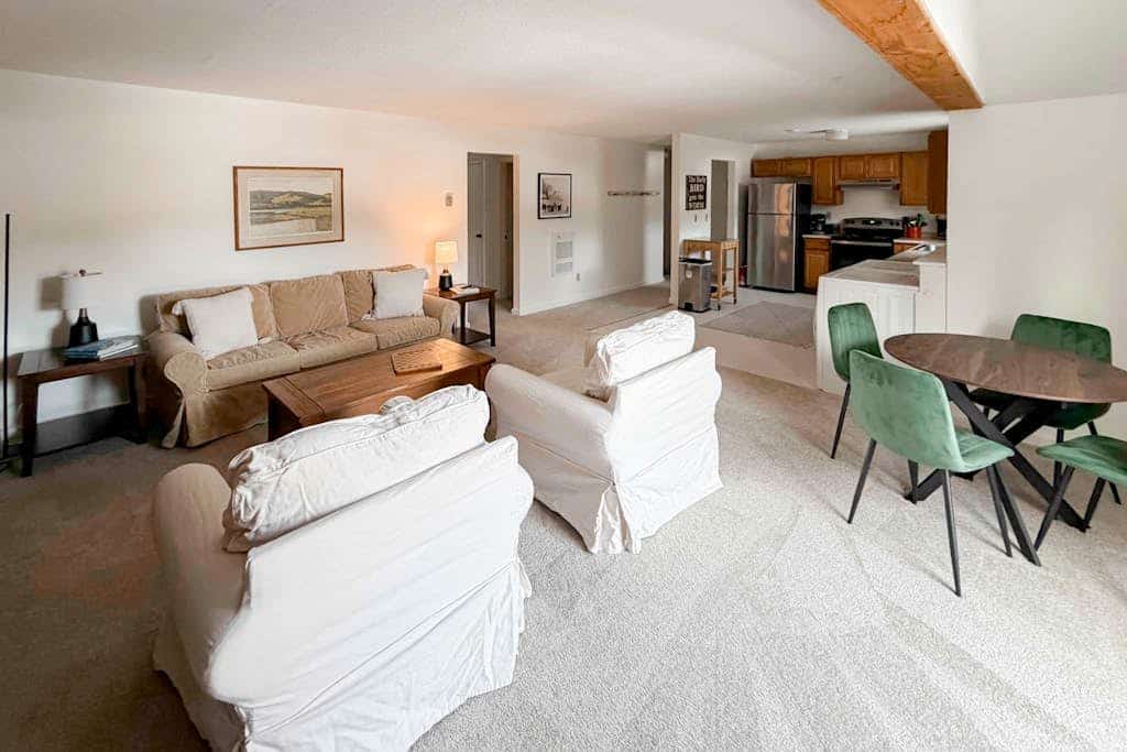 Skiers apartment, walk to lifts at Sundance Resort, mountain views, shuttle, w/d