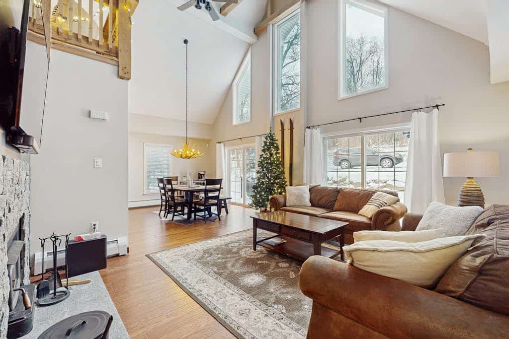 Spacious house w/ winter mountain views, deck, woodstove, close to Mt Snow, BBQ