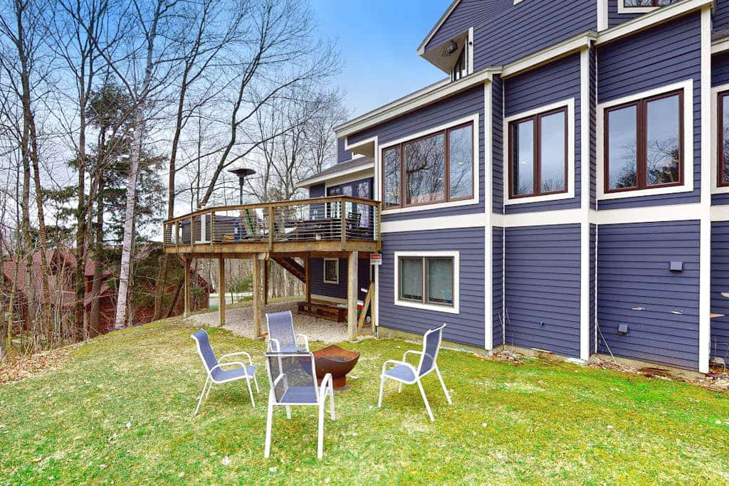 Ski-in/out home with a hot tub, fireplace, cable & golf nearby