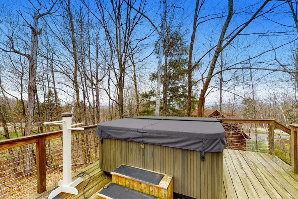 Ski-in/out home with a hot tub, fireplace, cable & golf nearby