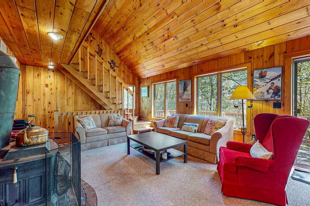 Inviting Okemo ski mountain home, two house walk to ski slope!