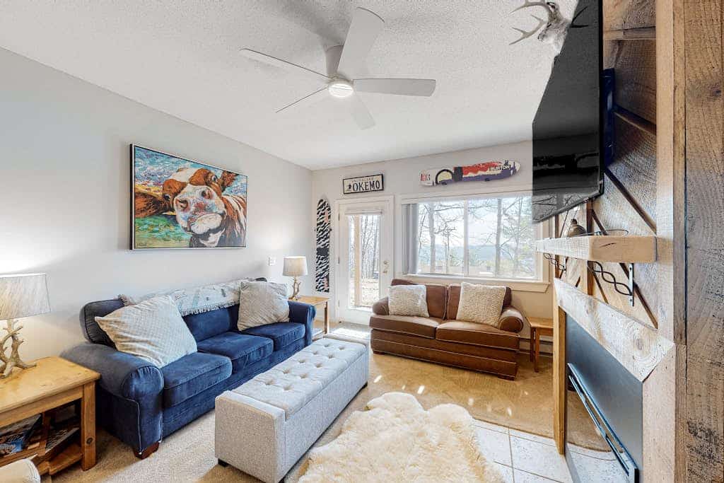 Ski-In/Out Condo with Mountain Views, and Washer/Dryer