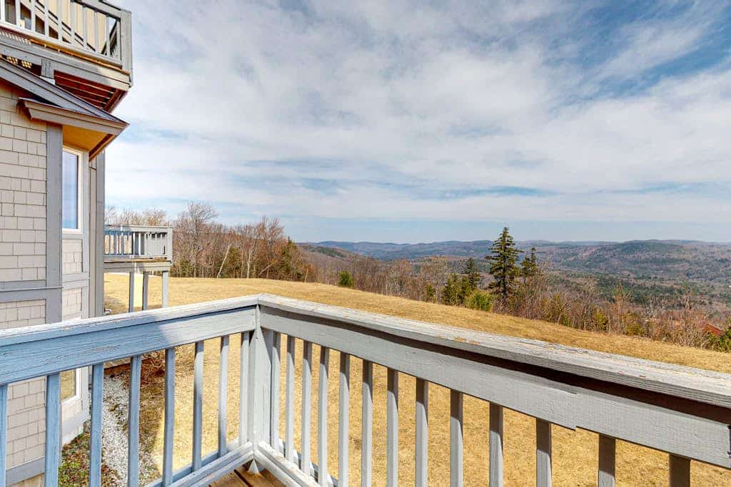 Ski-in/out condo with pool, 2 hot tubs, sauna - short walk to Solitude clubhouse