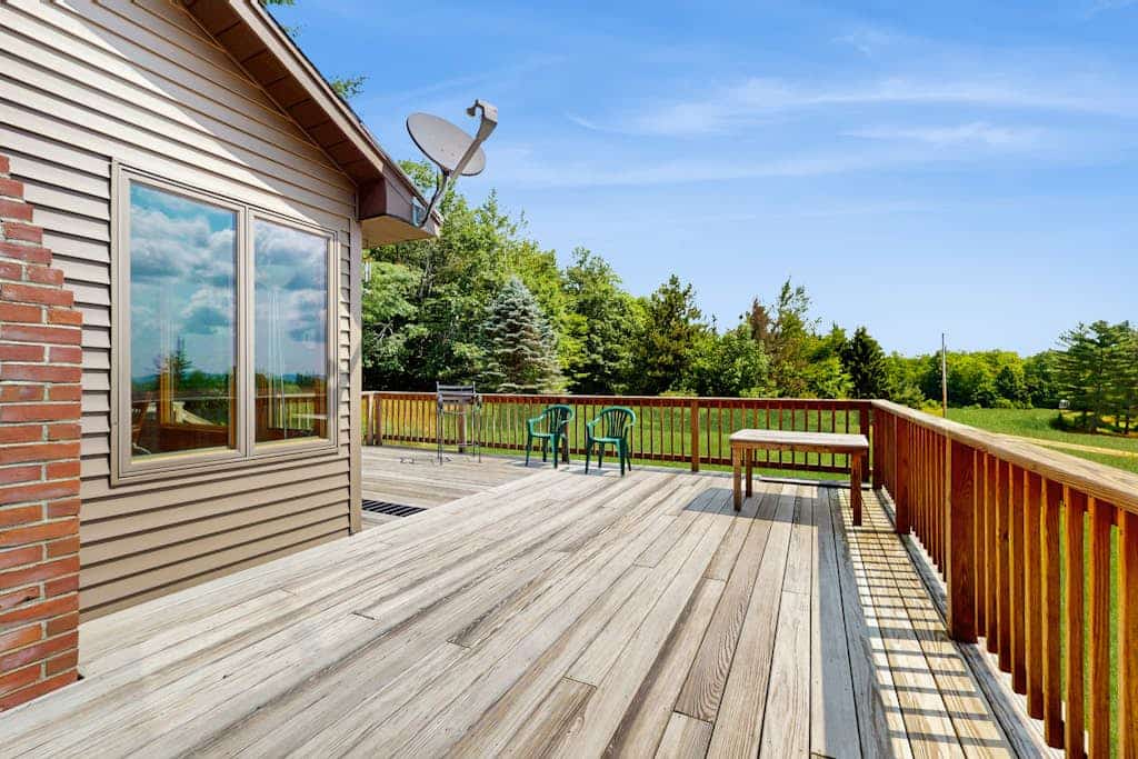 Quiet country home w/ large deck & fireplace, near Okemo Mtn & town
