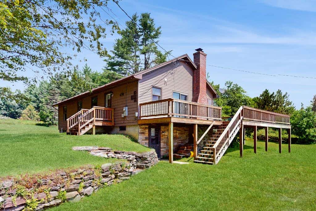 Quiet country home w/ large deck & fireplace, near Okemo Mtn & town