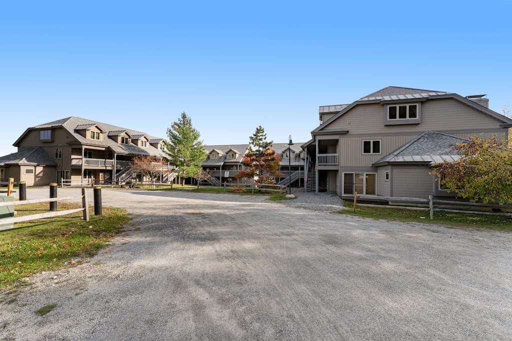 The Bear Den - Solitude Village J202