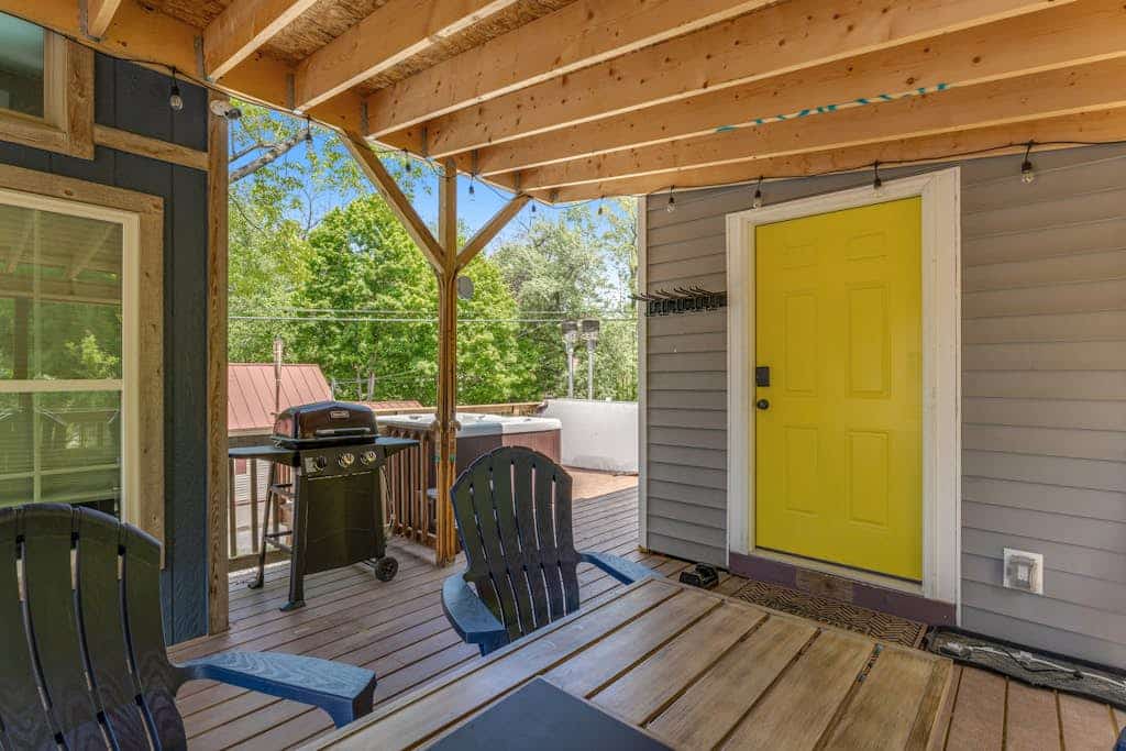 Two cozy tiny homes with a private hot tub, large deck, grill, AC - dog friendly