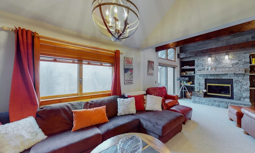 Three-story, ski-in/out condo with mountain view - dog-friendly