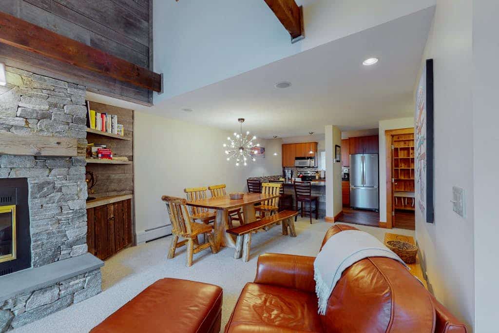 Three-story, ski-in/out condo with mountain view - dog-friendly