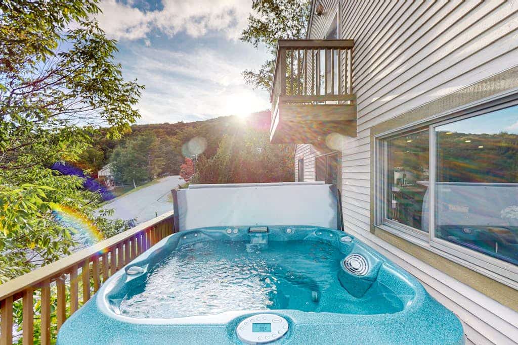 Ski-in/ski-out condo with private hot tub, amazing deck & huge view