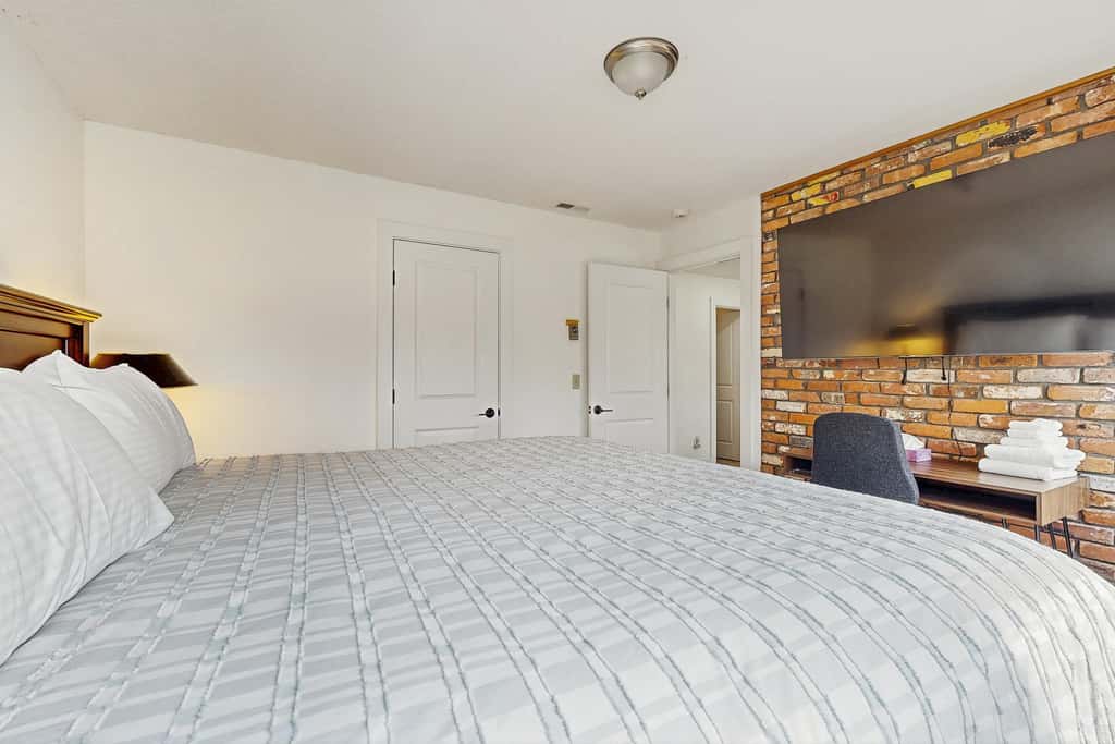 The Spacious Mountain Retreat