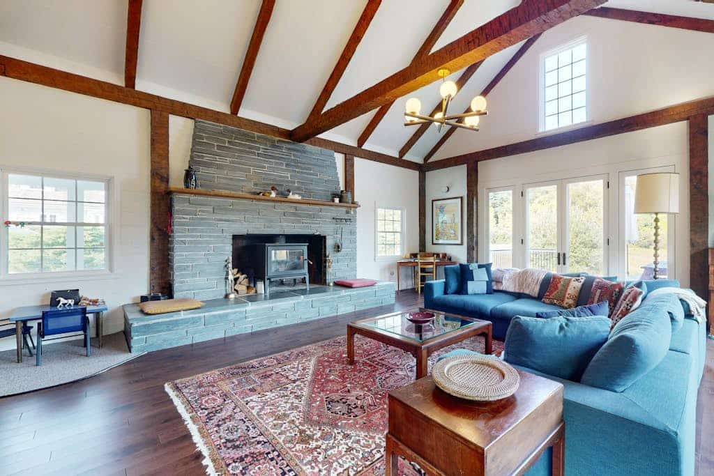 Outdoor enthusiast's dream with designer interior & Mt. Equinox views