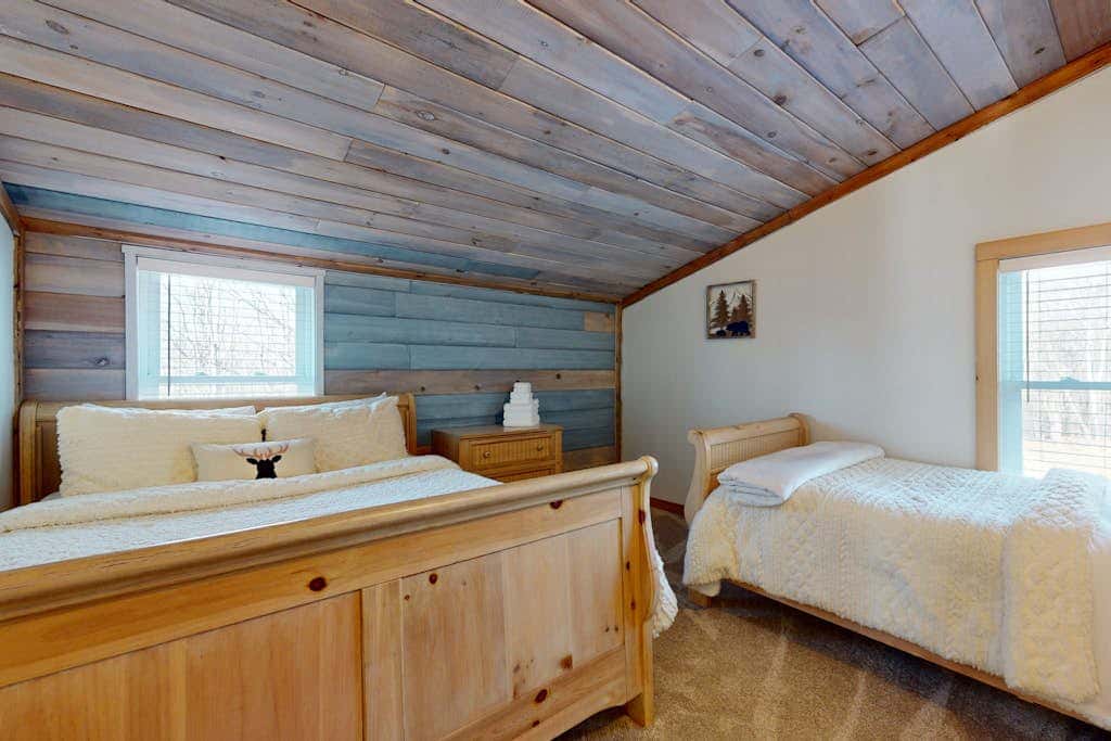 SoMoguly Mountain and Lake Retreat