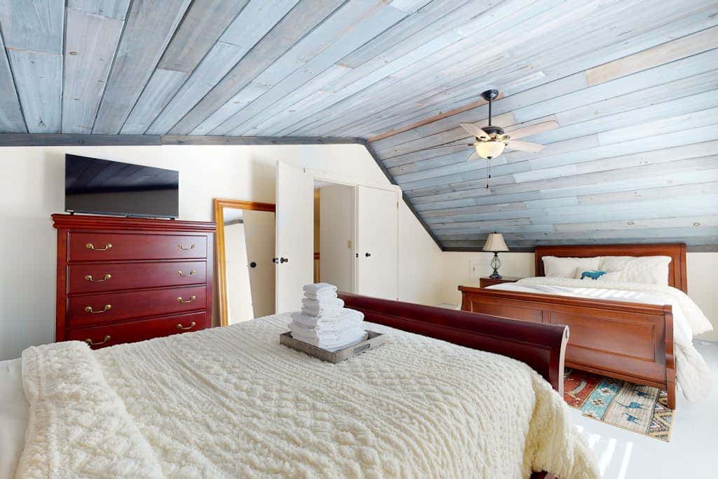 SoMoguly Mountain and Lake Retreat