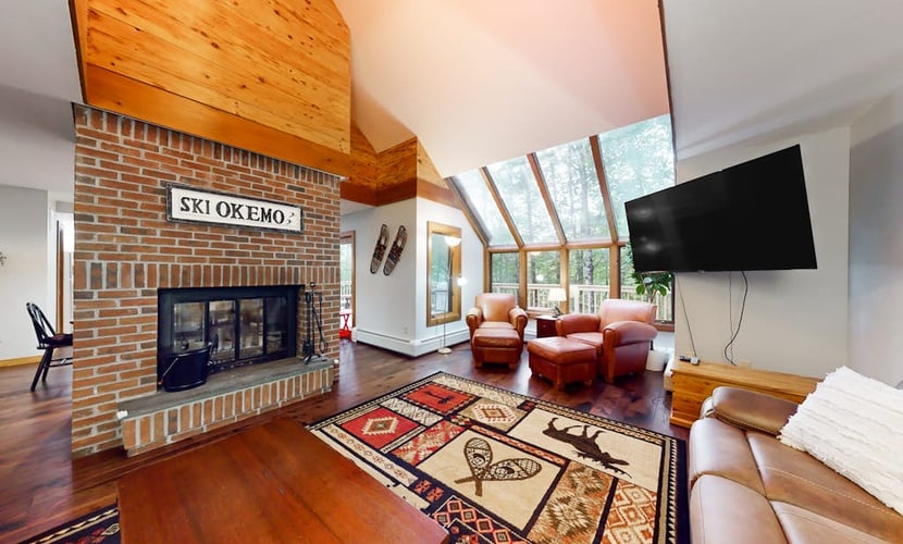 Two-story condo with forest views, Echo Lake beach access, pool, dock & tennis