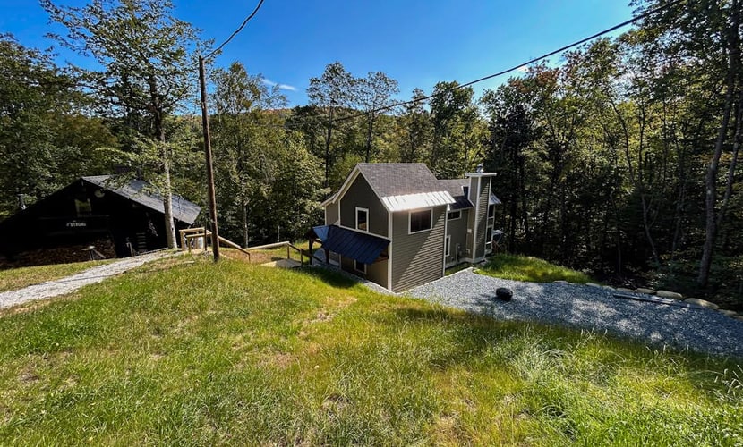 Dog-friendly house w/ sauna, pool table, fireplace, deck, firepit, skiing nearby