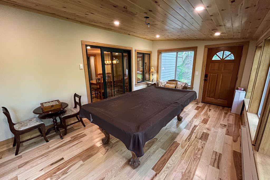 Dog-friendly house w/ sauna, pool table, fireplace, deck, firepit, skiing nearby