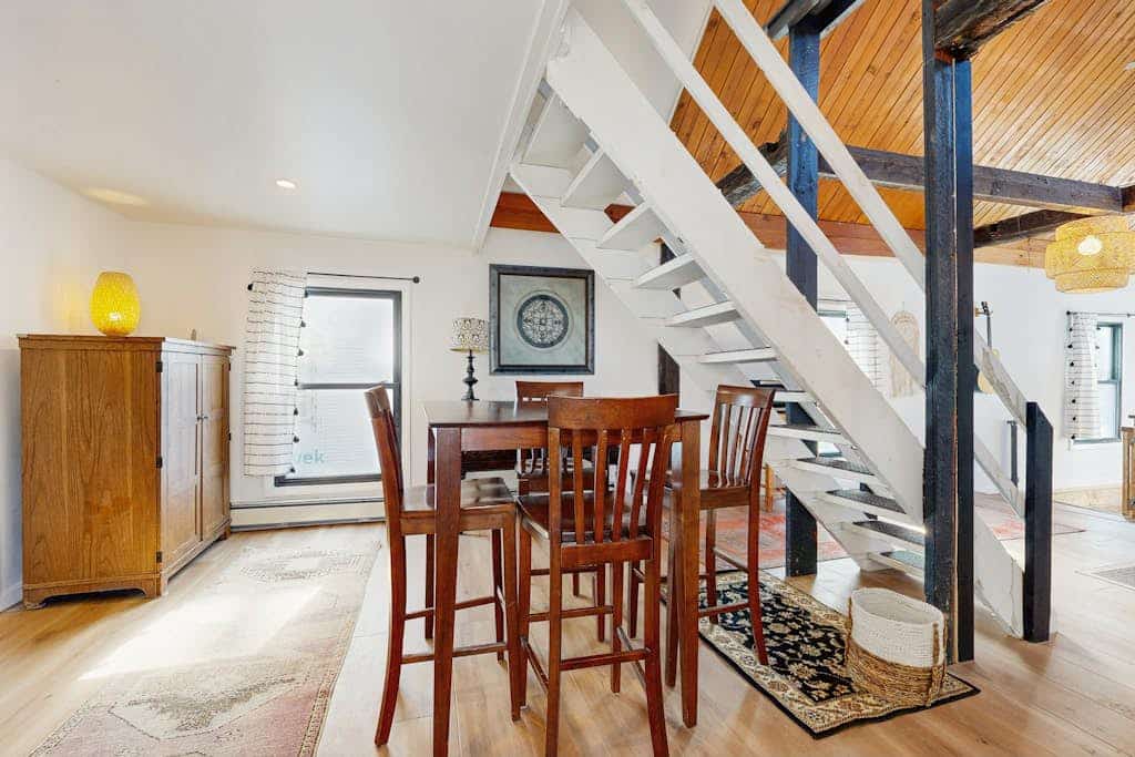 Dog-Friendly cottage w/ close to Okemo Resort, firepit, bbq, swimming hole, w/d