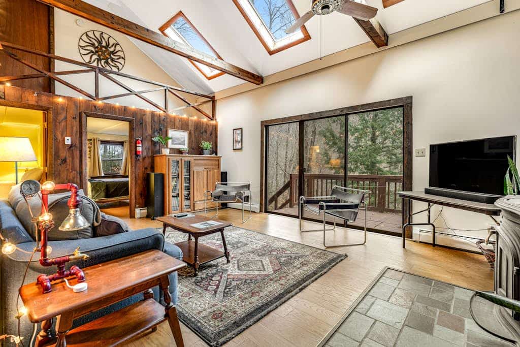 Dog-friendly cabin with forest setting, woodstove & deck - near Killington