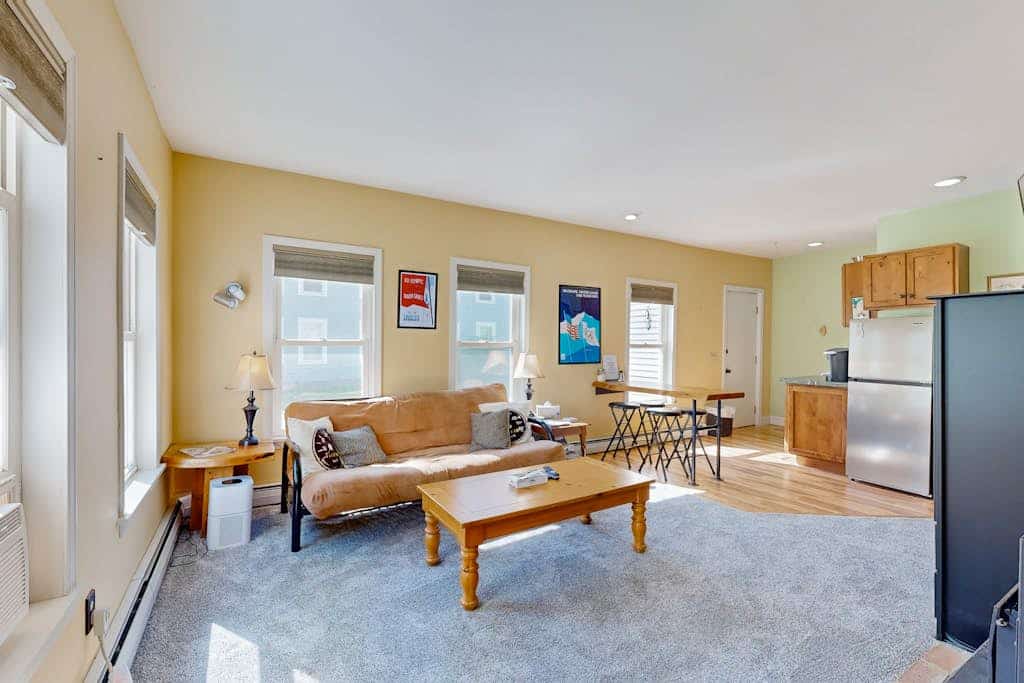 Convenient 3BR condo, close to Okemo, wifi, TV, village dining & walking