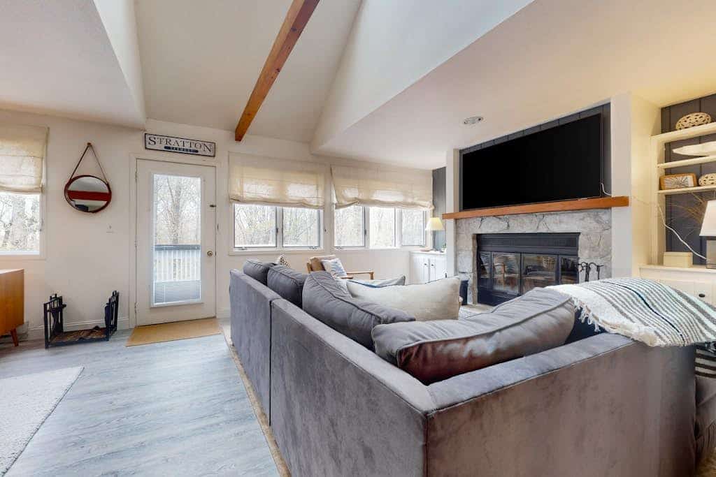 Cozy Townhome with Shared Pool, W/D & Wood-Burning Fireplace