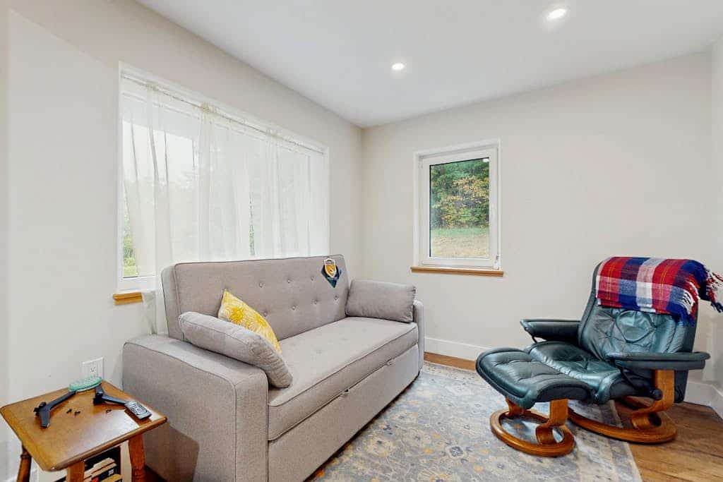 Beautiful house w/ mountain view, balcony, grill, central a/c, close to skiing