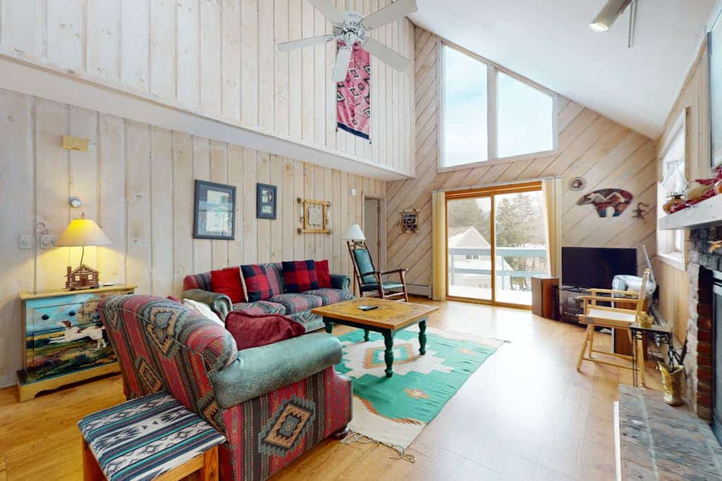 Mountain-view home near the slopes with at-home entertainment - dog-friendly
