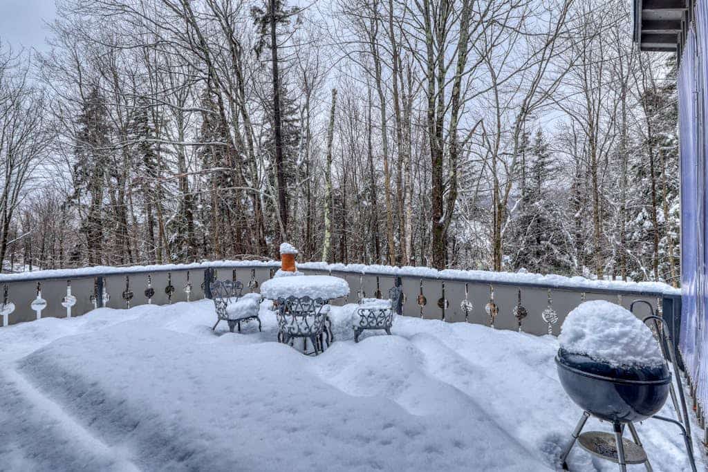 Dog-friendly chalet w/ deck, & outdoor firepit - close to Mt. Snow
