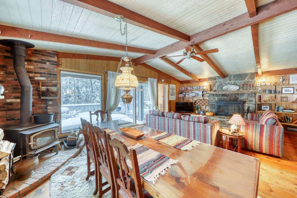 Dog-friendly chalet w/ deck, & outdoor firepit - close to Mt. Snow