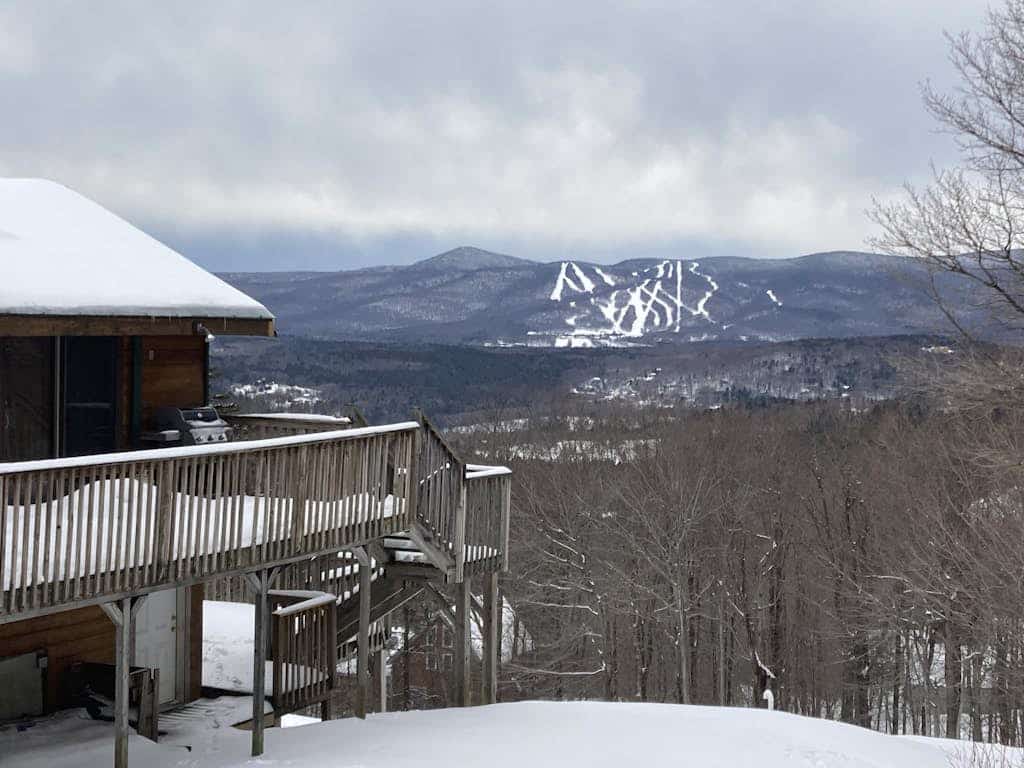 Inviting mountain view home with game room, balcony & W/D