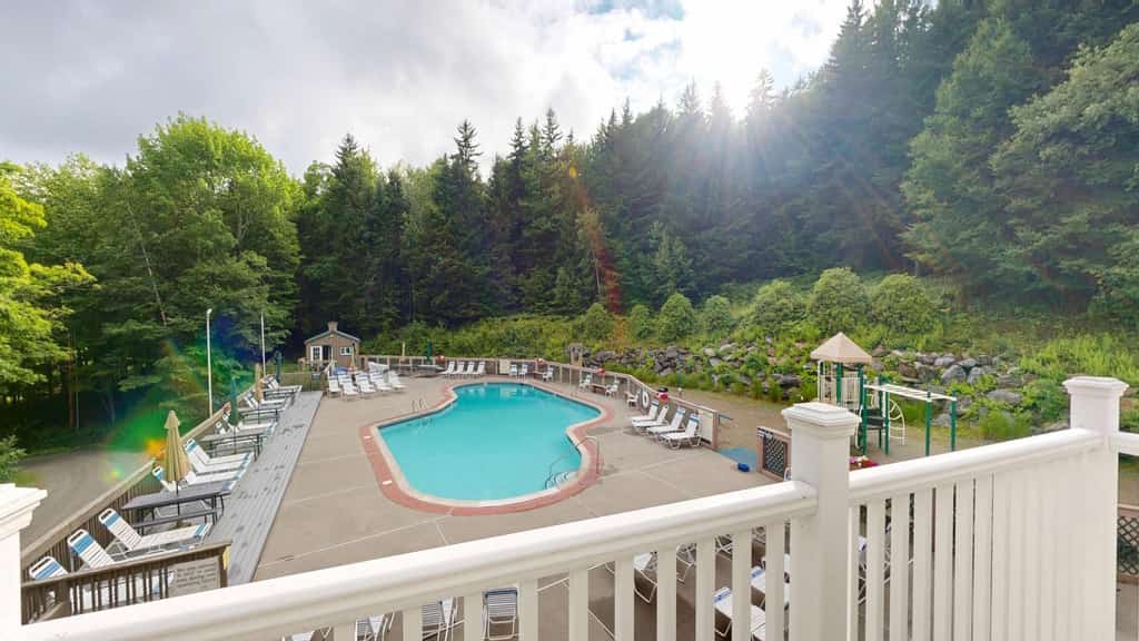 Classic Vermont cabin with forest views, pools, hot tub & gym