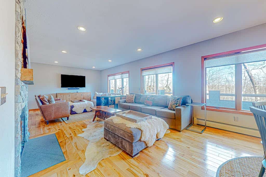Multi-level resort home near ski resorts with balcony, streaming, W/D