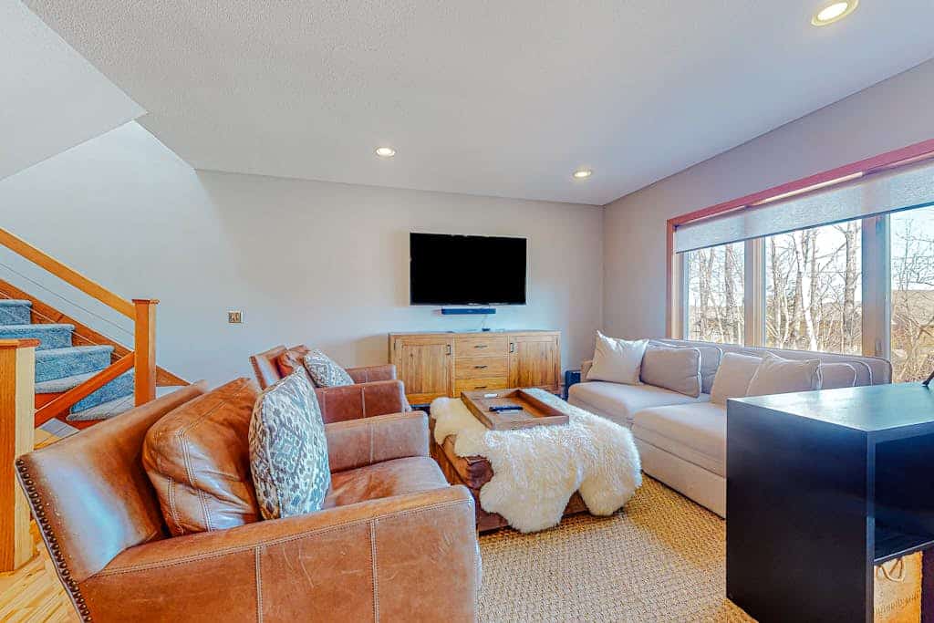Multi-level resort home near ski resorts with balcony, streaming, W/D