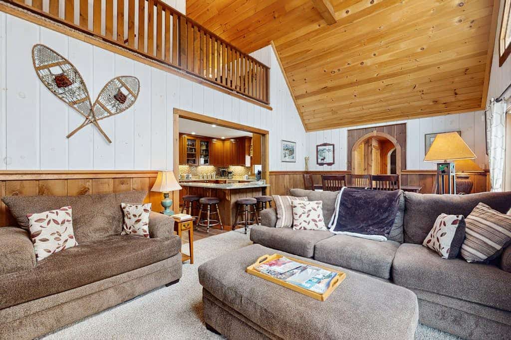 Spacious house w/ hot tub, sauna, woodstove, gas fireplace, wet bar, AC, w/d