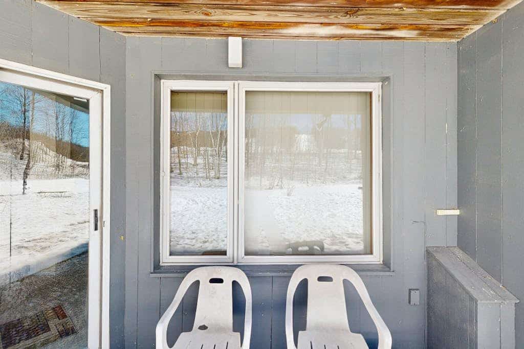 Ski-in/ski-out condo w/ wood-burning fireplace, patio, shared bbq, w/d, wifi
